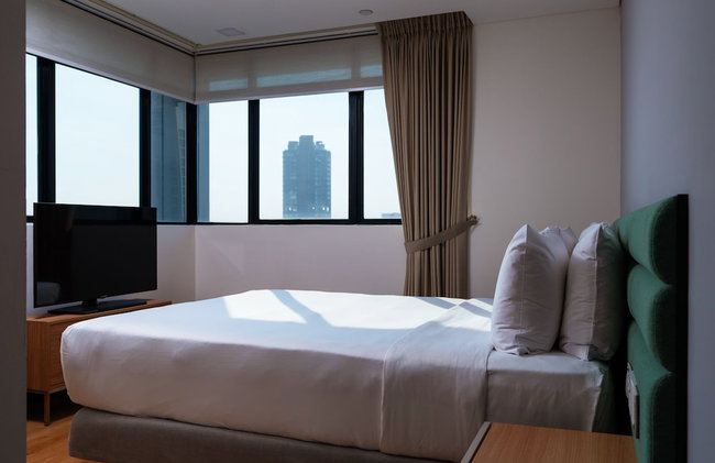 Novotel Living Singapore Orchard - Photo 9