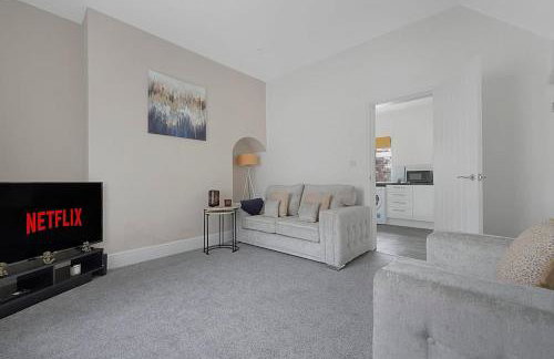 Chic Retreat Coastal Town Sleeps 4 - Foto 1