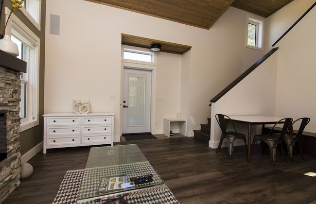 Luxury Loft Cottage In Manitou Beach - Photo 13