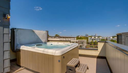 Rooftop Deck and Hot Tub Walkable Denver Townhome - Foto 3