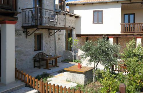 Matzanas House - Photo 7