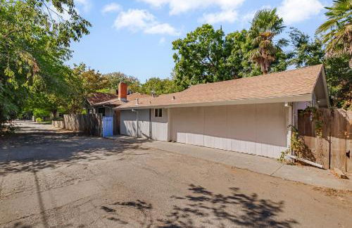 Guest House, Accessible to Downtown, & Fast WiFi! - Foto 19