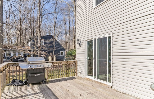 Pocono Retreat: Lake, Firepit, Bbq, Gameroom, Ski 4 Bedroom Home by RedAwning - Foto 33