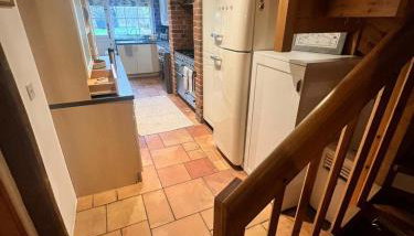 Historic 3-Bed Cottage with Garden in Hursley - Foto 5, stove