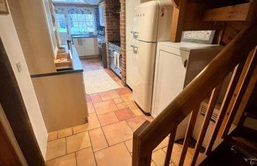 Historic 3-Bed Cottage with Garden in Hursley - Foto 5