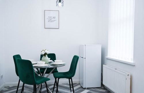 Contractor-Friendly 3Bed & Holiday Let - Walk to Metro - Free Driveway Parking, Sleeps 6 - Close to City Centre - Foto 10