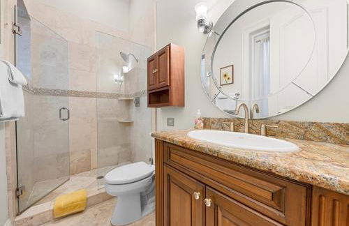 Near the Beach • Pool & Jacuzzi • Waterfront Villa - Foto 38