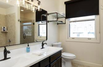 The Lumber Baron's Mansion: 2 King Suites, 2.5BA + Gym - Foto 10