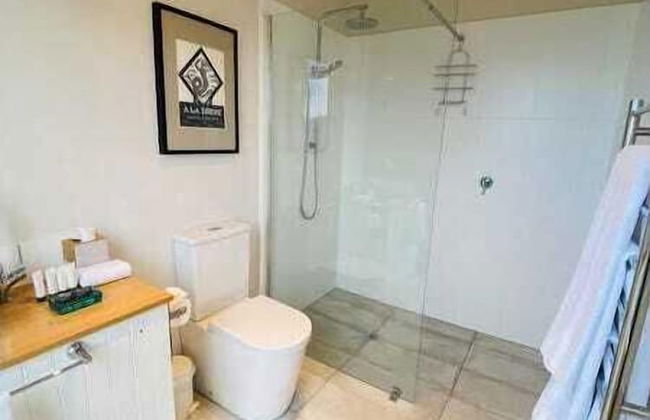 Flotsam Studio Accommodation - Photo 39