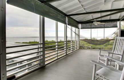 1111 Middle Street by AvantStay Charming Historic Cottage Featured in Dear John Movie Beach Access - Foto 3