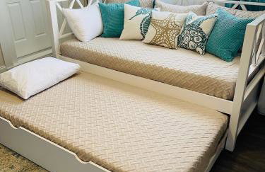 Coastal Chic Suite with Kitchenette and Private Entrance - Foto 3