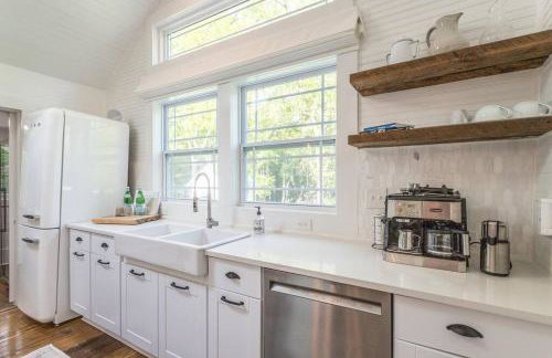 Relax in an upscale, renovated gem - Foto 16