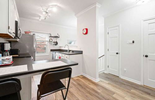 Mass Ave Gem and steps away from Yoga Studio - Foto 7