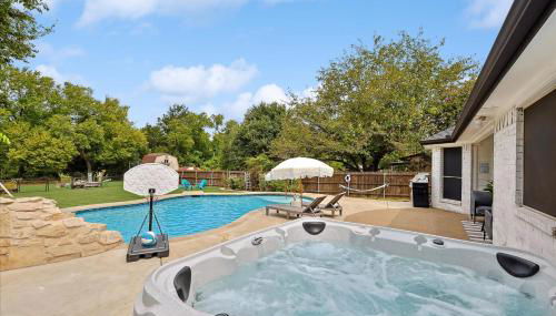 Luxury Gem in the Forest-Pool&Jacuzzi&Cinema&Games - Foto 2, Garden, sunbed