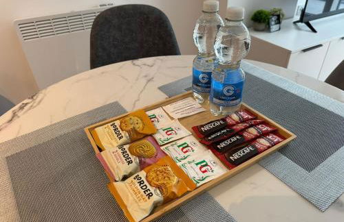 Penthouse height Flat, City View Balcony, Quiet, Free Wifi, Gym & More Minimalistic Home - Foto 19