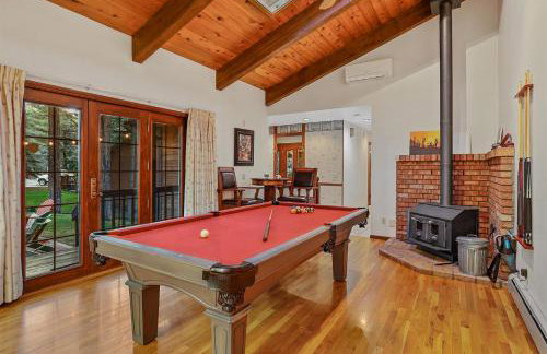 Pristine Cabin on Wooded Lot. Fantastic Location Pool Table - Foto 3