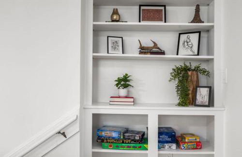 Walkable Grant Park 1920s Home with King Bed - Photo 10