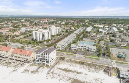 Bright 3BR Townhome Gulf Views & Steps to Beach - Foto 30