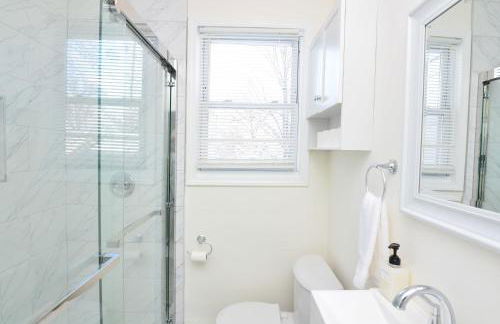 Spacious Home with Parking, Laundry - Near RU, RWJ, NJ Transit - Foto 51