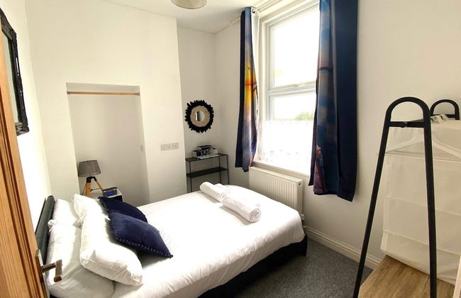 Beachfront Bolthole With Seaview in Idyllic Hythe - Foto 1