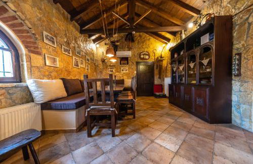 Vintage Stone House Where Calm Lives - Photo 20