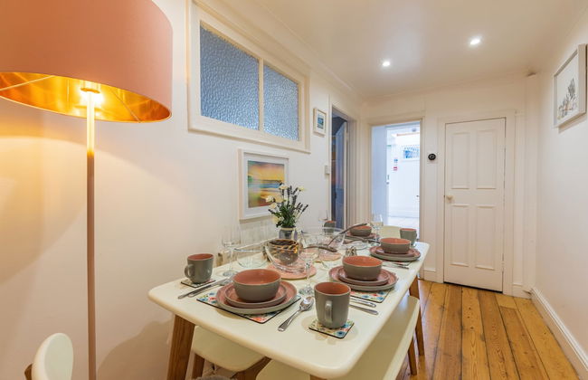 Seafront Apartment Private Garden & Free Parking - Foto 9