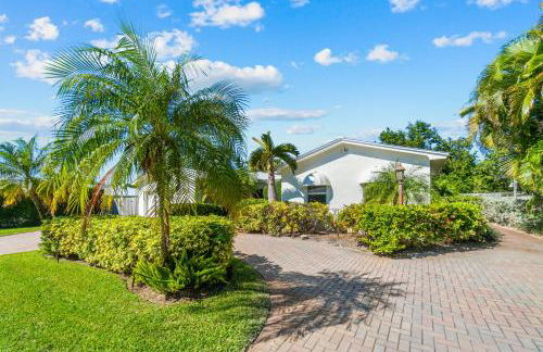 Across from Beach- 3 Master Suites, Heated Pool & Spa, Tanning Ledge, Golden Tee - by Maven Vacation Rentals - Foto 46