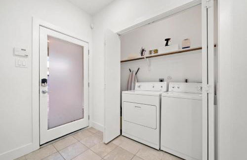 Houston Getaway by Downtown Pool Table Pets - Photo 25