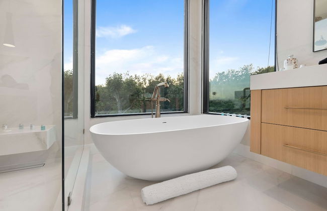 Sea Vista - Central Malibu Villa w/ Pool, Spa, & Ocean Views - Foto 15