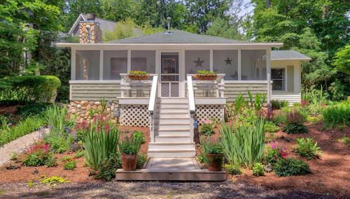 Little Stuga - Cute cozy cottage - minutes from downtown and Oval Beach! - Photo 3