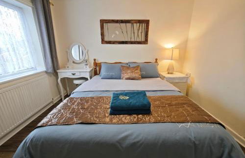 Spacious 3 Bedroom Home Ample Parking Near Shops - Photo 9