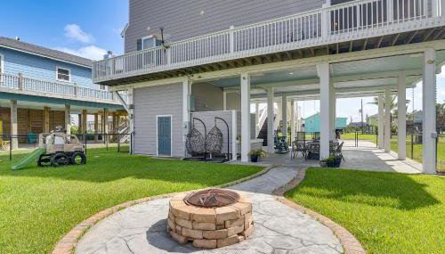 2 Blocks to Shore Crystal Beach House with Yard! - Foto 3