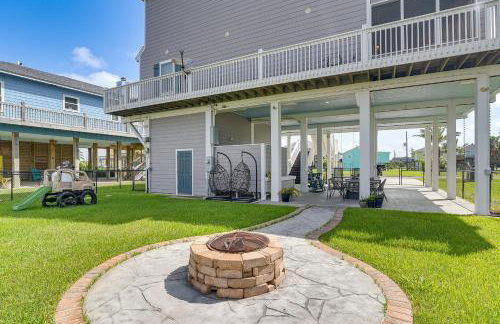 2 Blocks to Shore Crystal Beach House with Yard! - Foto 3