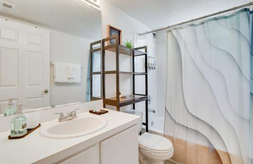 Condo with Pool Access and Patio 8 Mi to Disney! - Foto 18