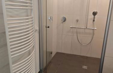 Haus 2 Etagen Garten 1 Badezimmer,1 Gäste Wc 200 Qm 5 Betten Gehoben mit Garten - Foto 66