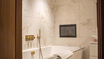 SAINT PAUL - Unrivalled 3BR Penthouse Apartment with Hot Tub Leeds - Foto 2