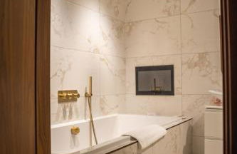 SAINT PAUL - Unrivalled 3BR Penthouse Apartment with Hot Tub Leeds - Foto 2