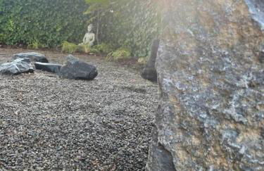 Zen Haus Garden Retreat, prime location, Luxe amenities - Photo 16