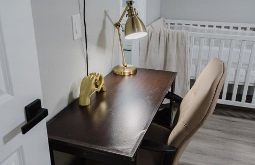 Entire Private Home with 3 Bedrooms 2 Bathrooms, Hot Tub, Garage, King Bed, Available Now - Foto 61