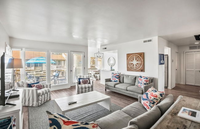 Recently Renovated Condo w/ Breezy Ocean Views - Steps to Beach - Foto 13