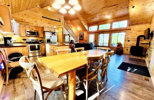 Cozy Lakefront Retreat with Game Room, Outdoor Living and Dock in Wisconsin - Foto 60