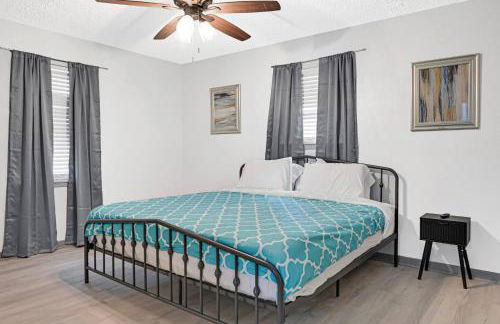 Updated 5BR Baytown Home | Sleeps 12 |Patio&Grill - Foto 16