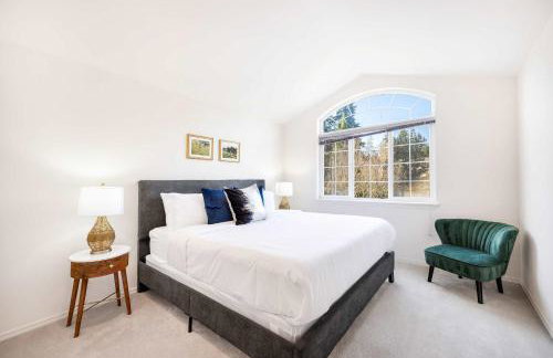 Brier 5BR Retreat w Pool Table Deck Central AC - Foto 36