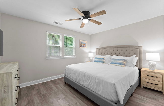 Fireside Fun by Avantstay Sleeps 18 Waterfront + Pool - Foto 23