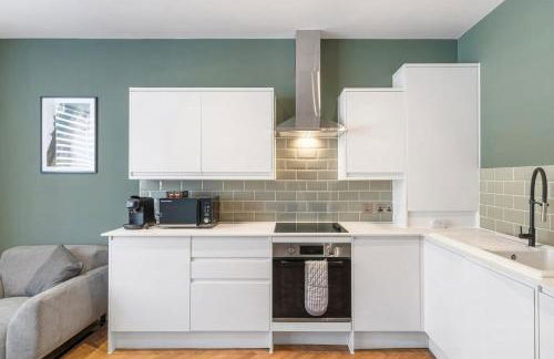 Stylish Apartment with Parking 2 Mins to Seafront - Foto 3