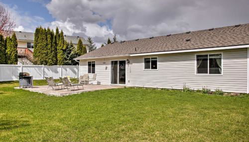 Cozy Getaway with Yard and Patio 4 Mi to Hayden Lake! - Foto 3