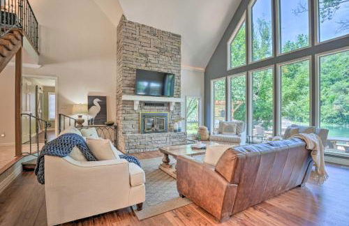 Spacious Lakefront Home with Private Dock! - Foto 3