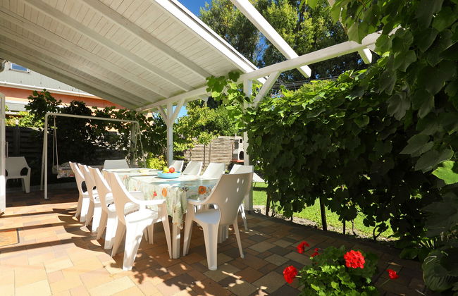 5 bedroom House in Balatonboglár with garden and terrace - Photo 2