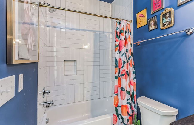 Chic Townhome for 10 W/rooftop - Foto 17