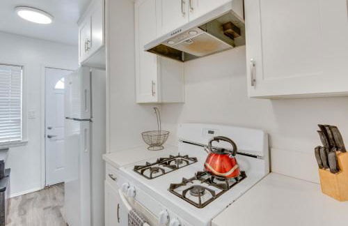 Van Nuys Abode with Patio, 7 Mi to Universal Studios - Foto 13